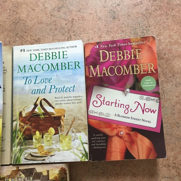 Debbie Macomber Book Collection - Picture 4 of 8